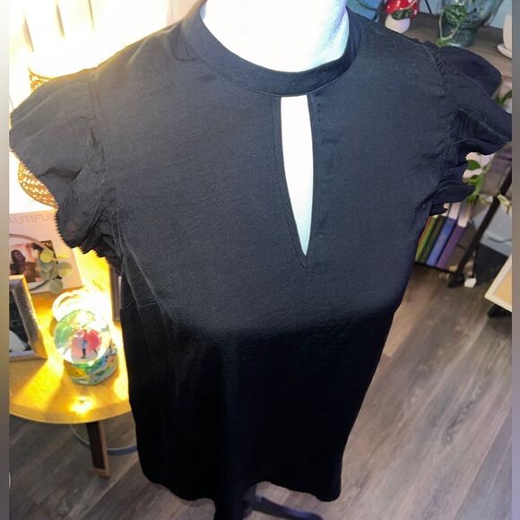 Darling black top size medium - Picture 3 of 7